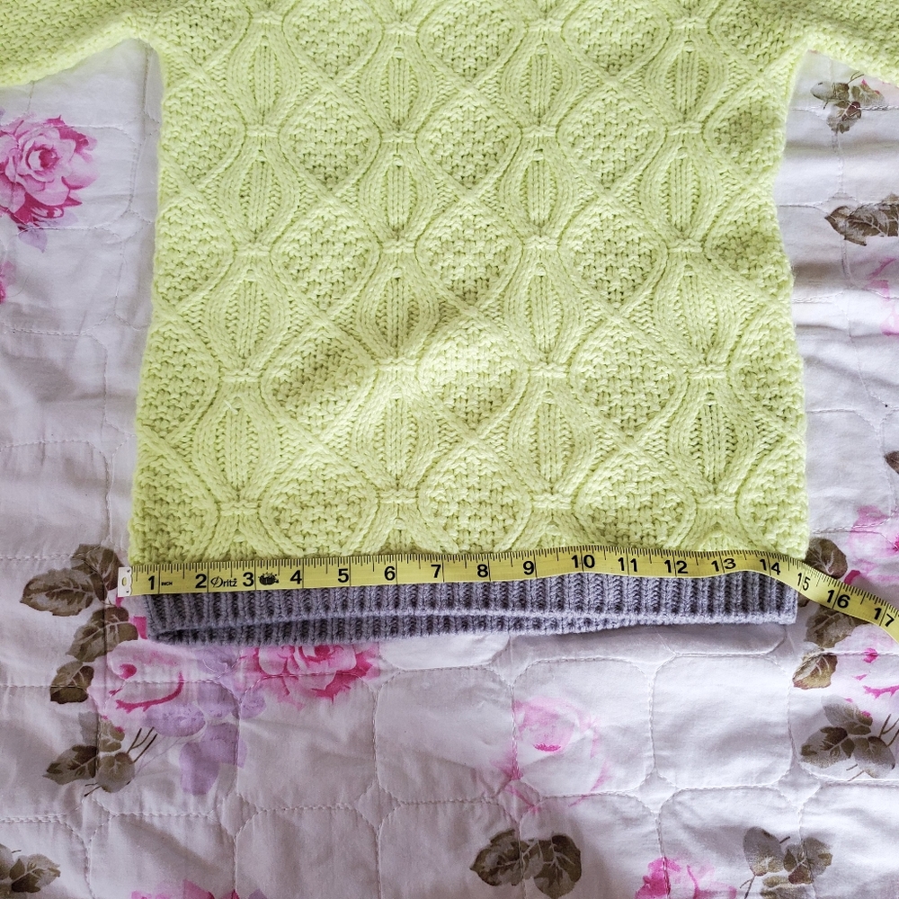 New bebe sweater - Picture 3 of 11